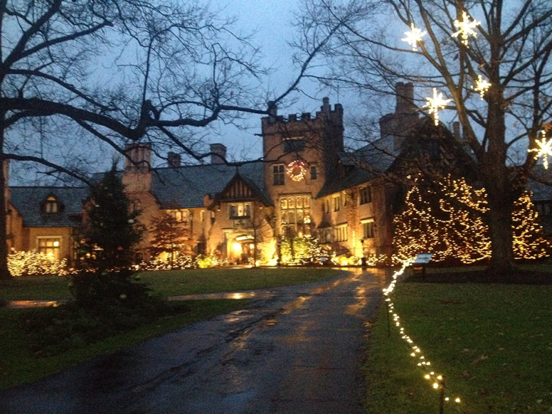 A large decorated manor house. 